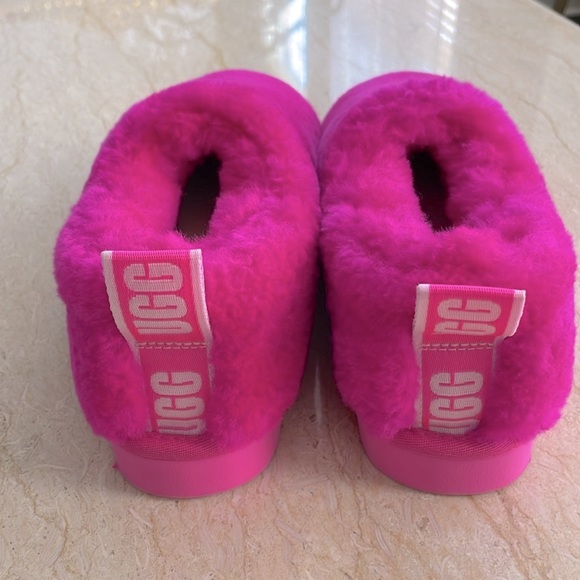 NWT UGG Women's Classic Cozy Bootie. - Picture 7 of 14